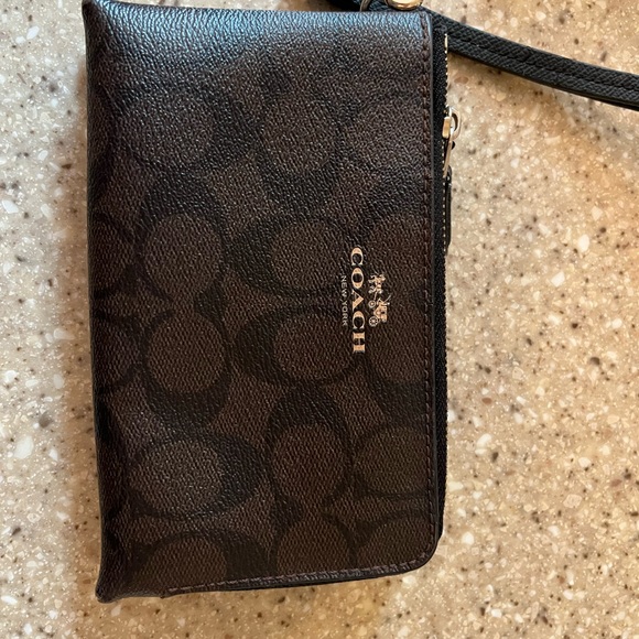 Handbags - Coach wristlet